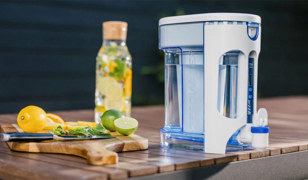zerowater-readyread-jug-on-table